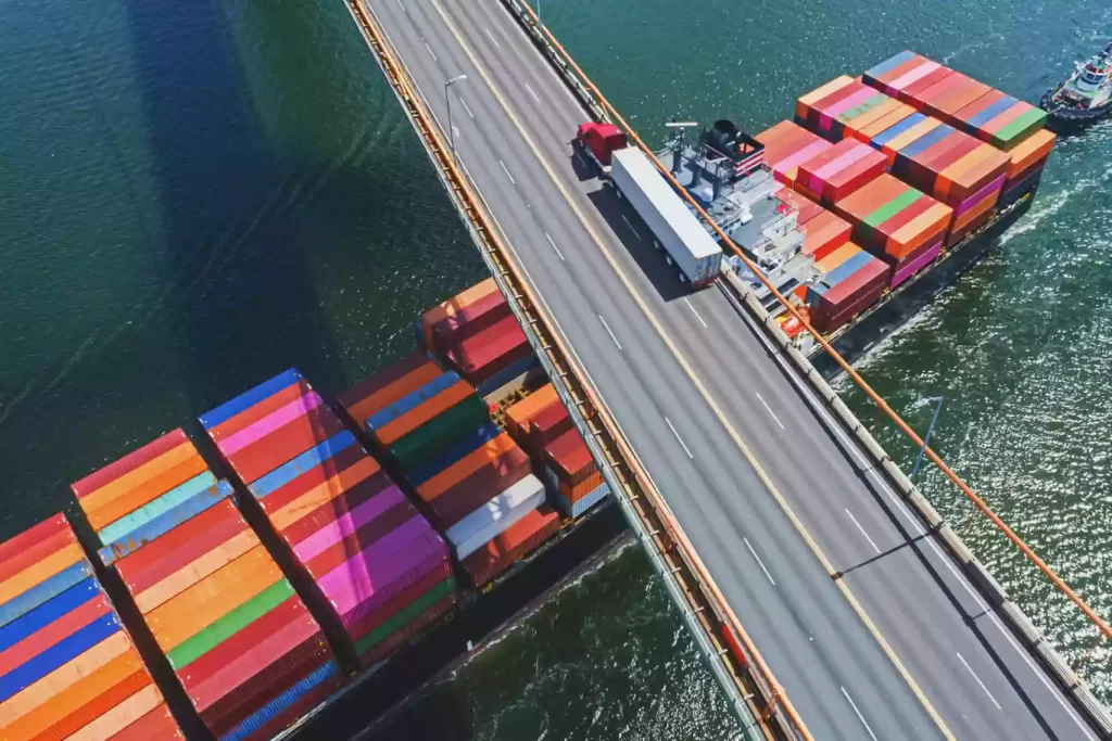 Streamlining Shipping Operations with Innovative Logistic Business Strategies