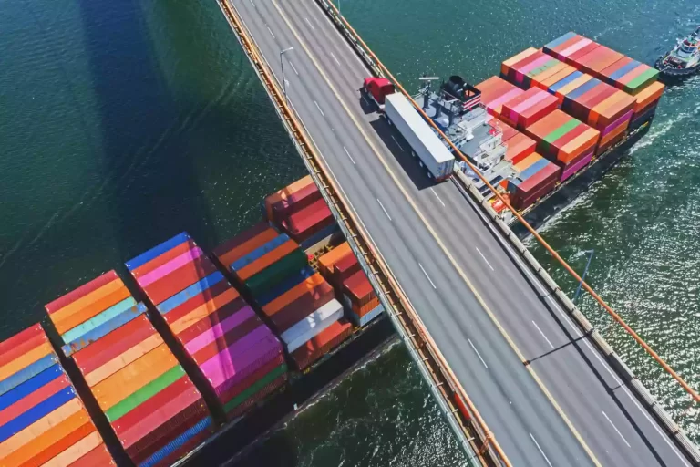 Streamlining Shipping Operations with Innovative Logistic Business Strategies